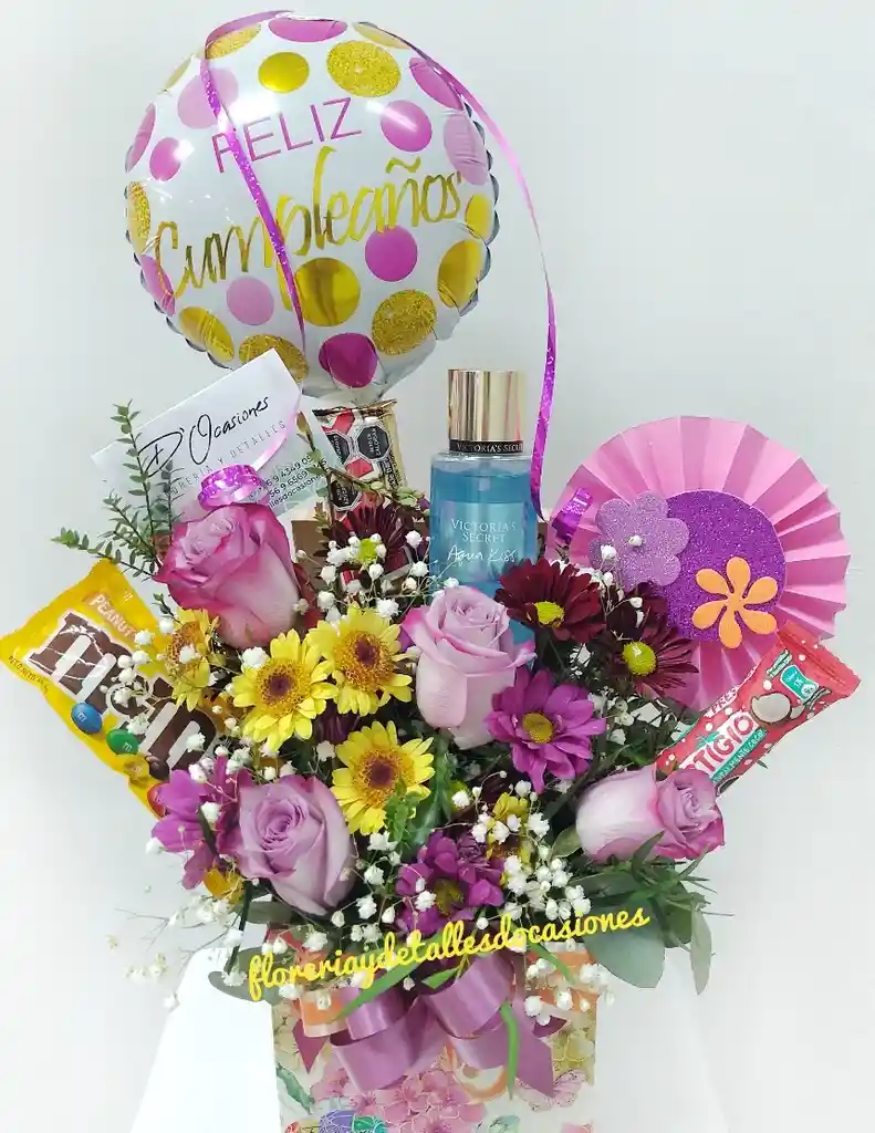 Arreglo Floral En Caja Con Victoria Secret, Chocolates Y Globo