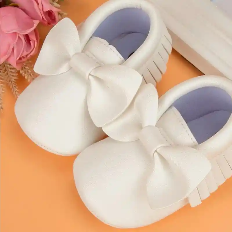 Zapatitos Blancos Delicados Con Rosa Decorativa 3 A 6 Meses