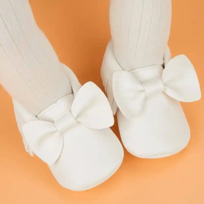 Zapatitos Blancos Delicados Con Rosa Decorativa 3 A 6 Meses