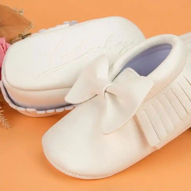 Zapatitos Blancos Delicados Con Rosa Decorativa 3 A 6 Meses