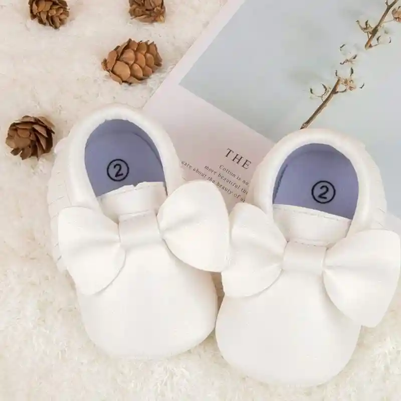 Zapatitos Blancos Delicados Con Rosa Decorativa 3 A 6 Meses