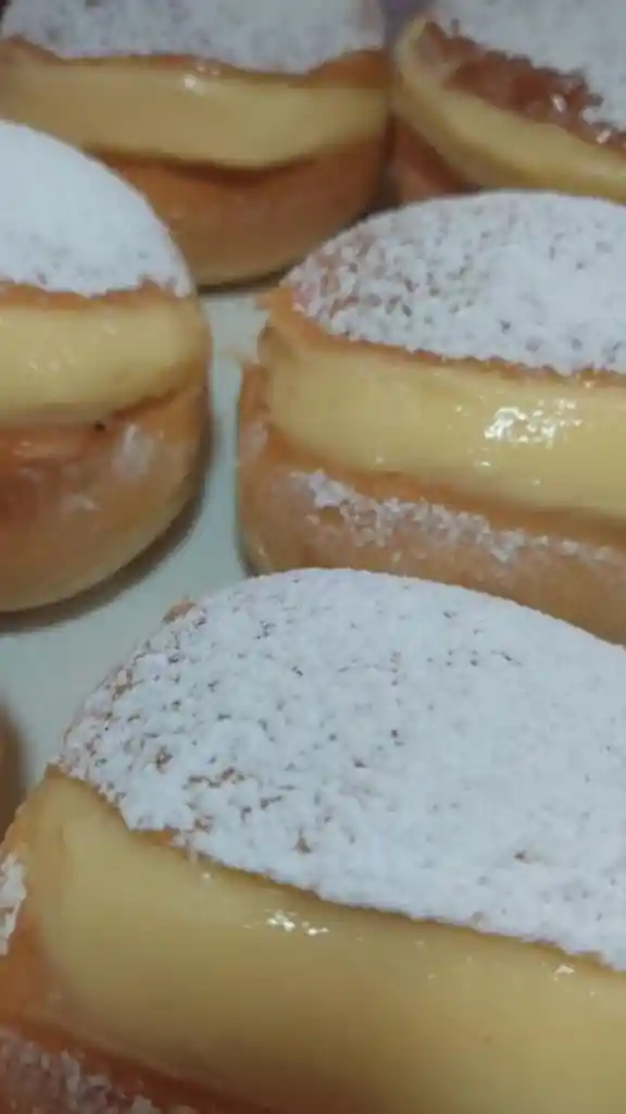 Berlines Rellenos Con Crema Pastelera