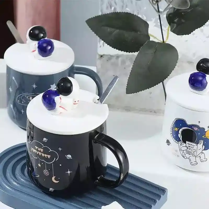 Taza De Cerámica Diseño Astronautas Con Tapa Negro