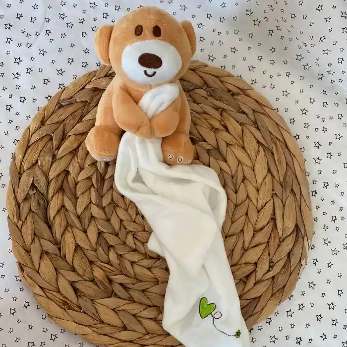 Tuto De Apego Para Bebés Con Peluche Oso Color Blanco