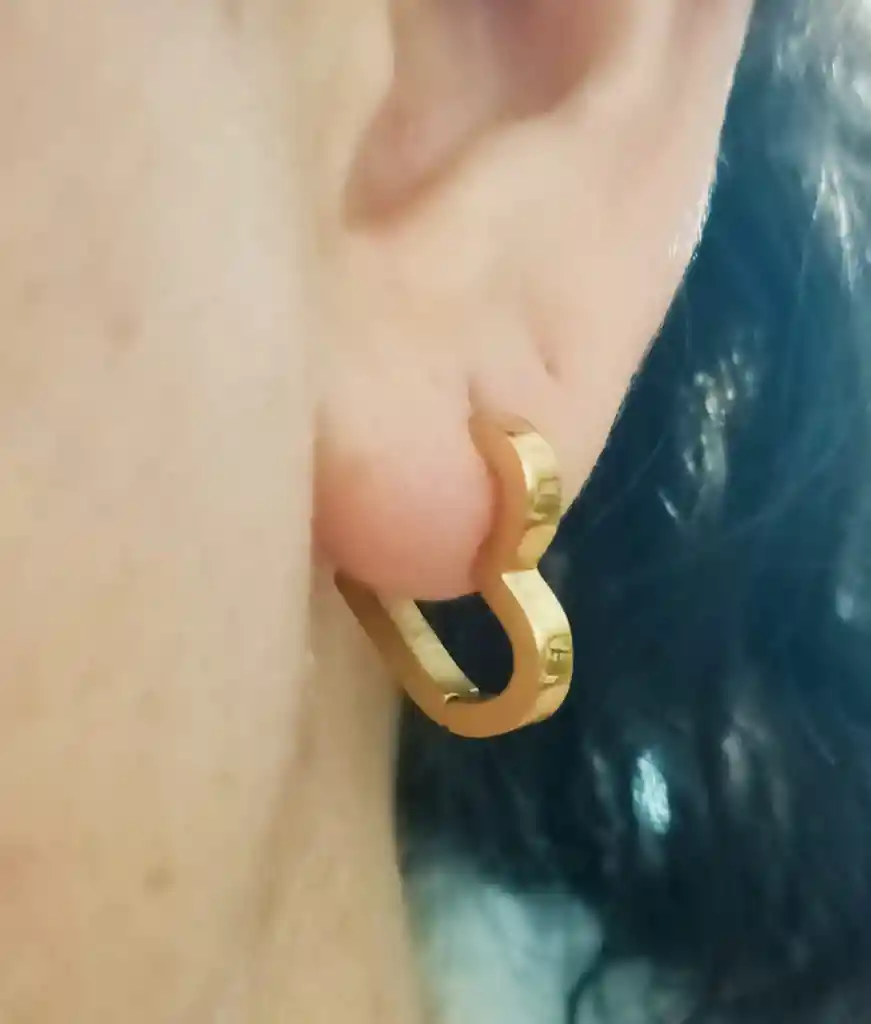 Argolla Aretes Huggies Minimalista Corazón Chapado En Oro 18k Navidad