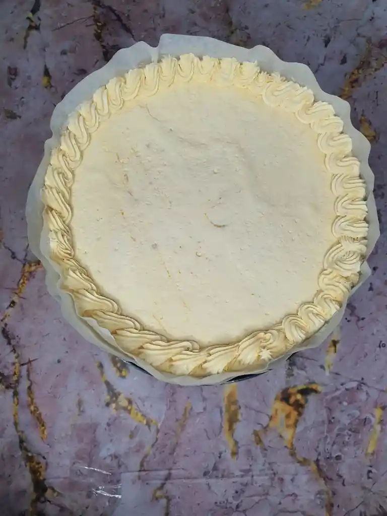 Torta Merengue Crema De Lúcuma