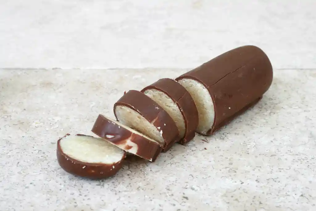 Mazapan banado en chocolate 100gr.
