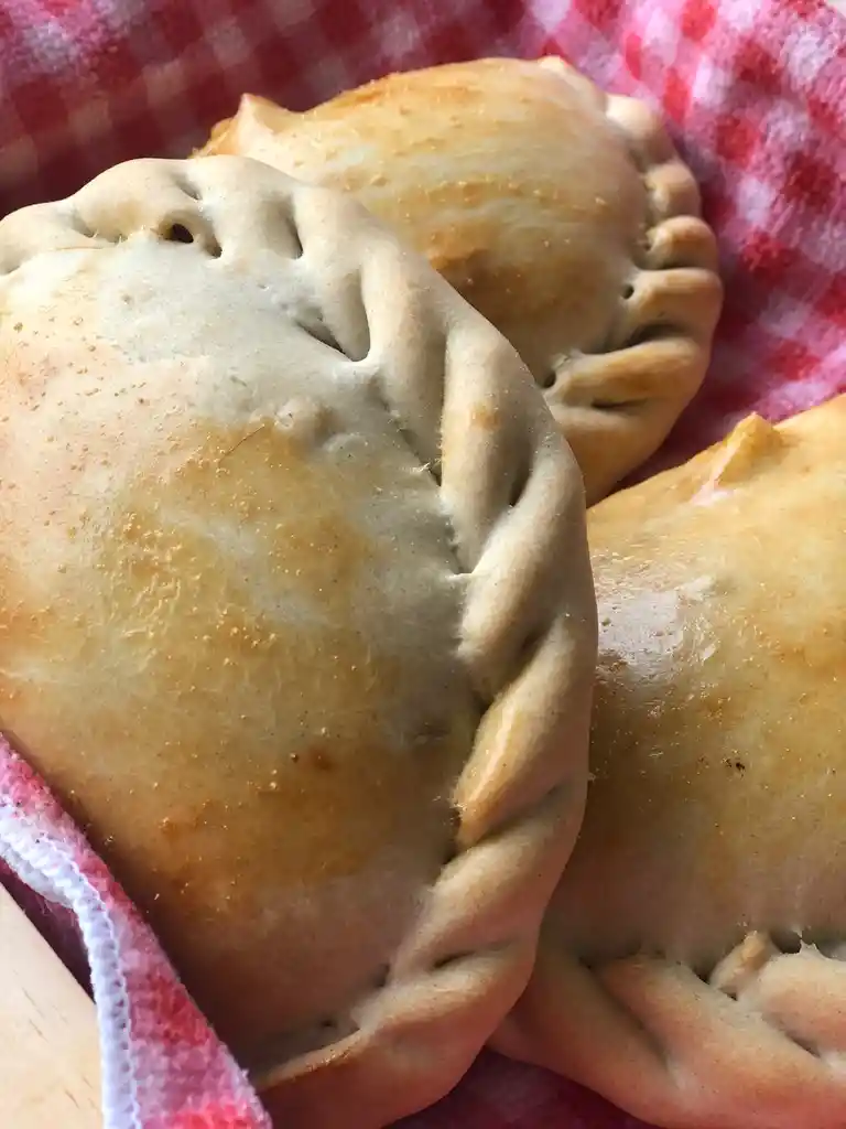 Empanada De Pino Pollo