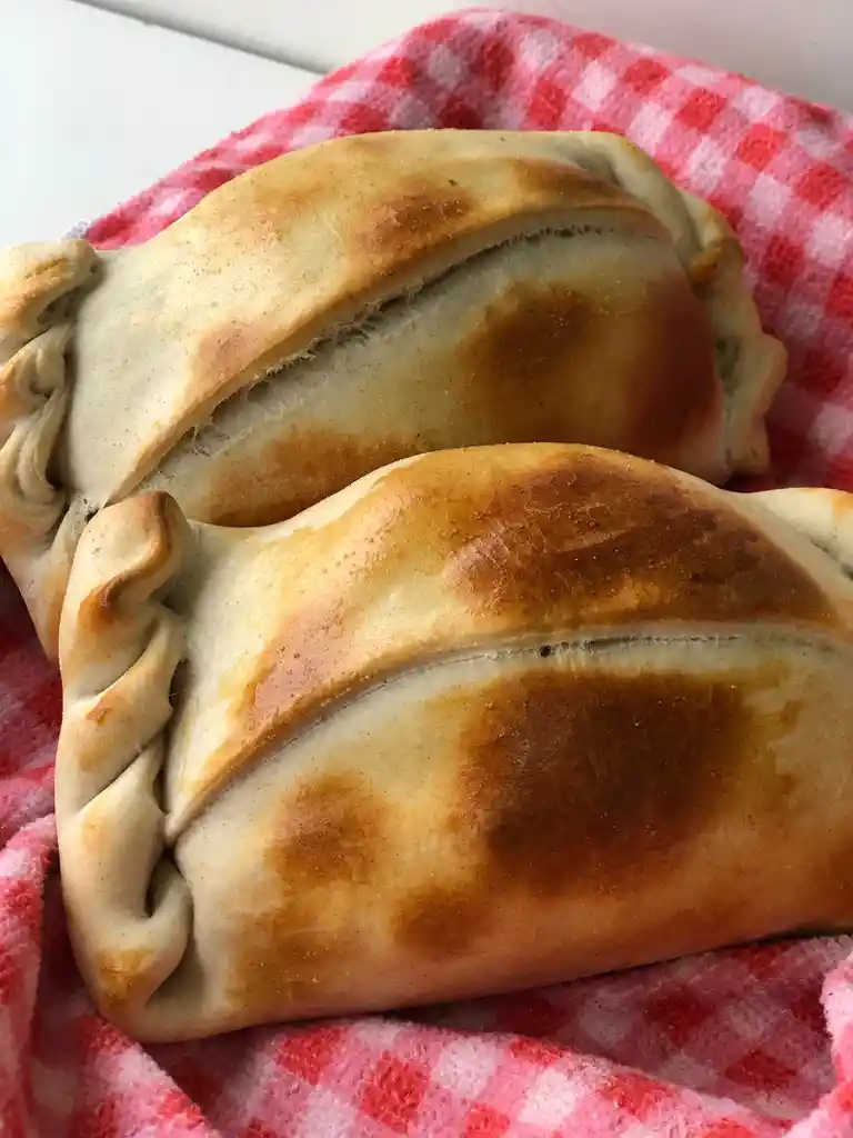 Empanada De Mechada Champiñon Queso