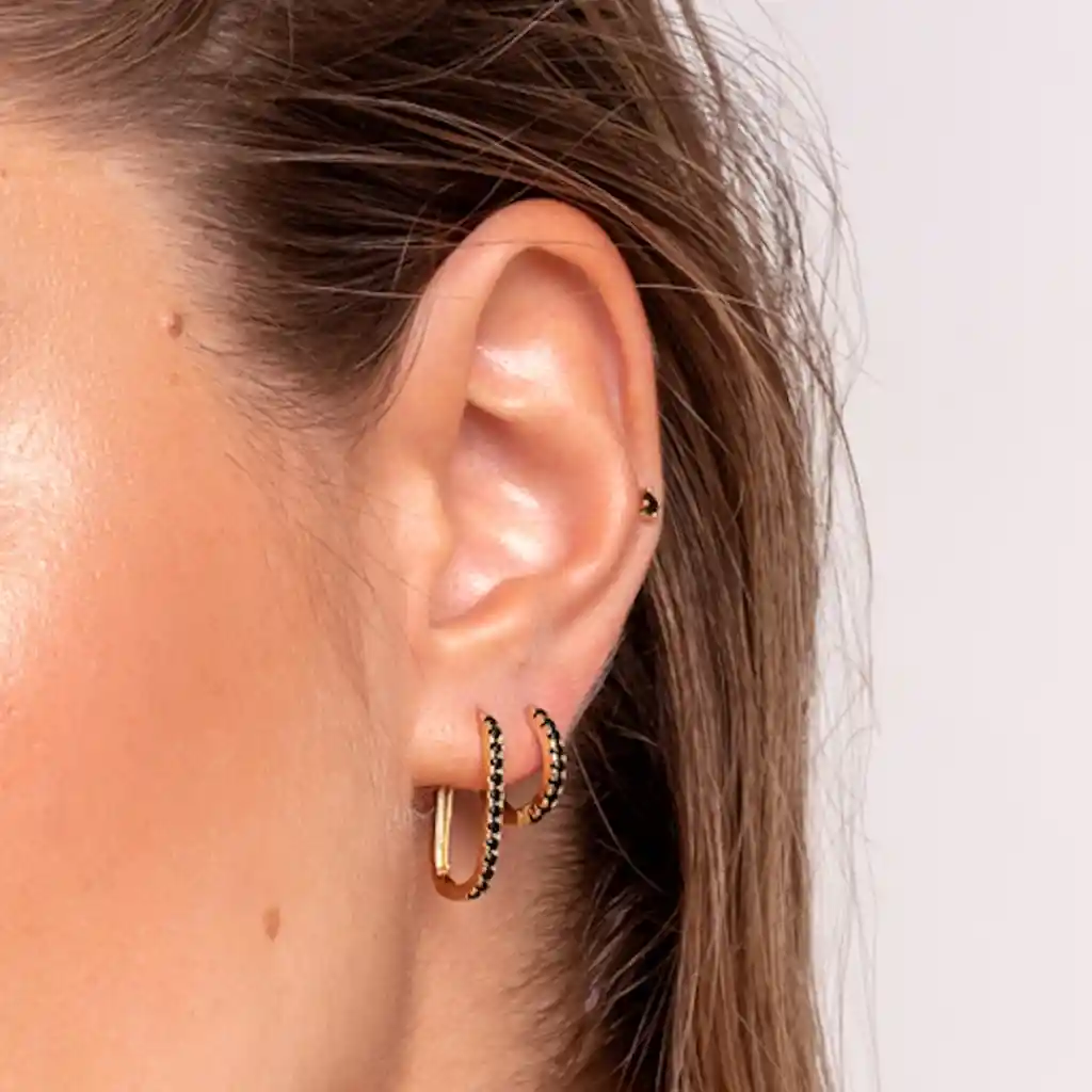 Piercing Punto De Luz Black Baño De Oro