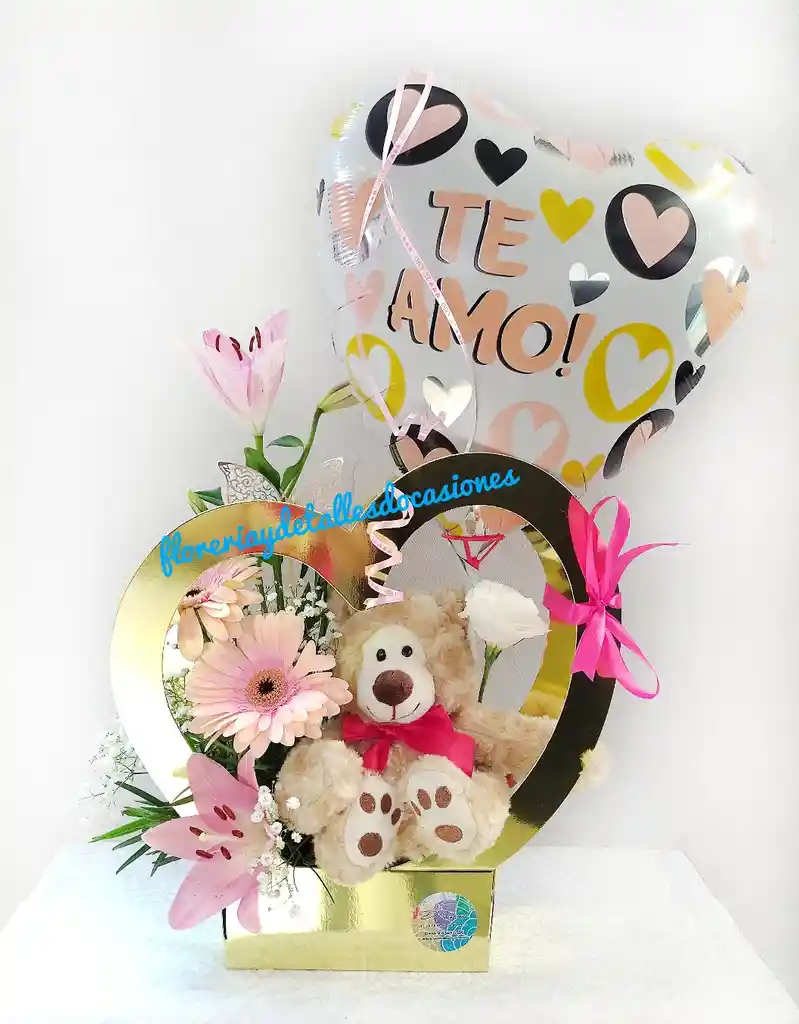 Arreglo Floral En Caja Con Peluche Y Globo