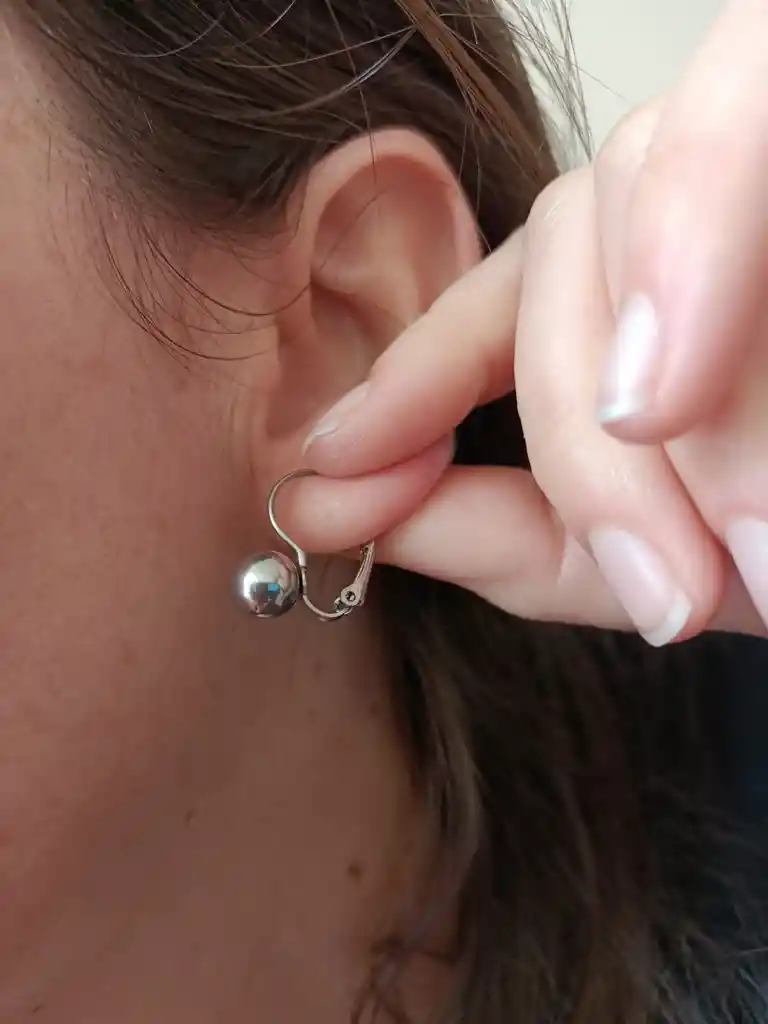Aros Hipoalergenicos Esfera Argollas Huggie Plateadas