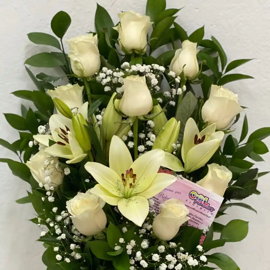 Florero De Lirios Blancos ​​y Rosas Blancas