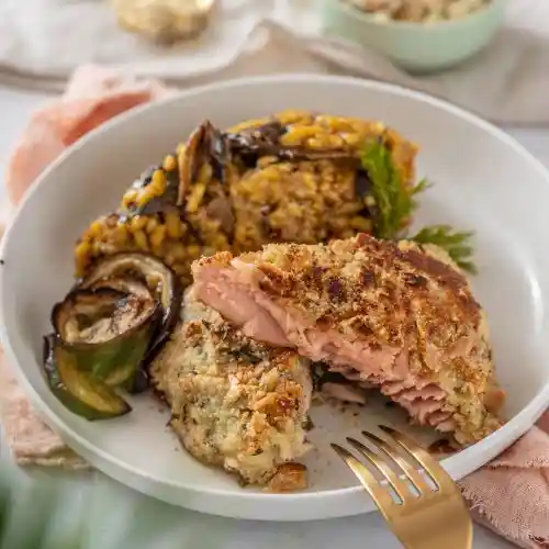 Filete De Salmón Con Risotto Al Funghi Tremus