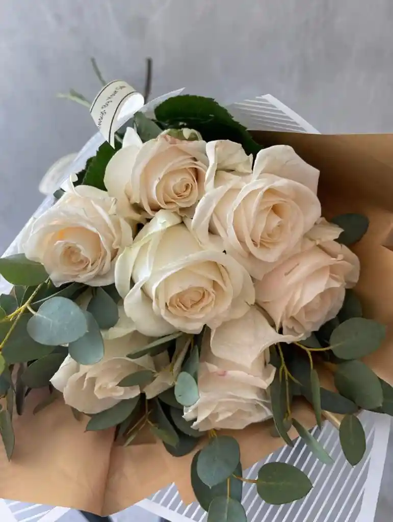 7 Rosas Blancas Frescas