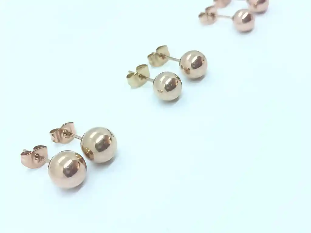 Pendientes 7mm Esferas Bolas Hipoalergenicas Chapadas En Oro Rosa 14kl