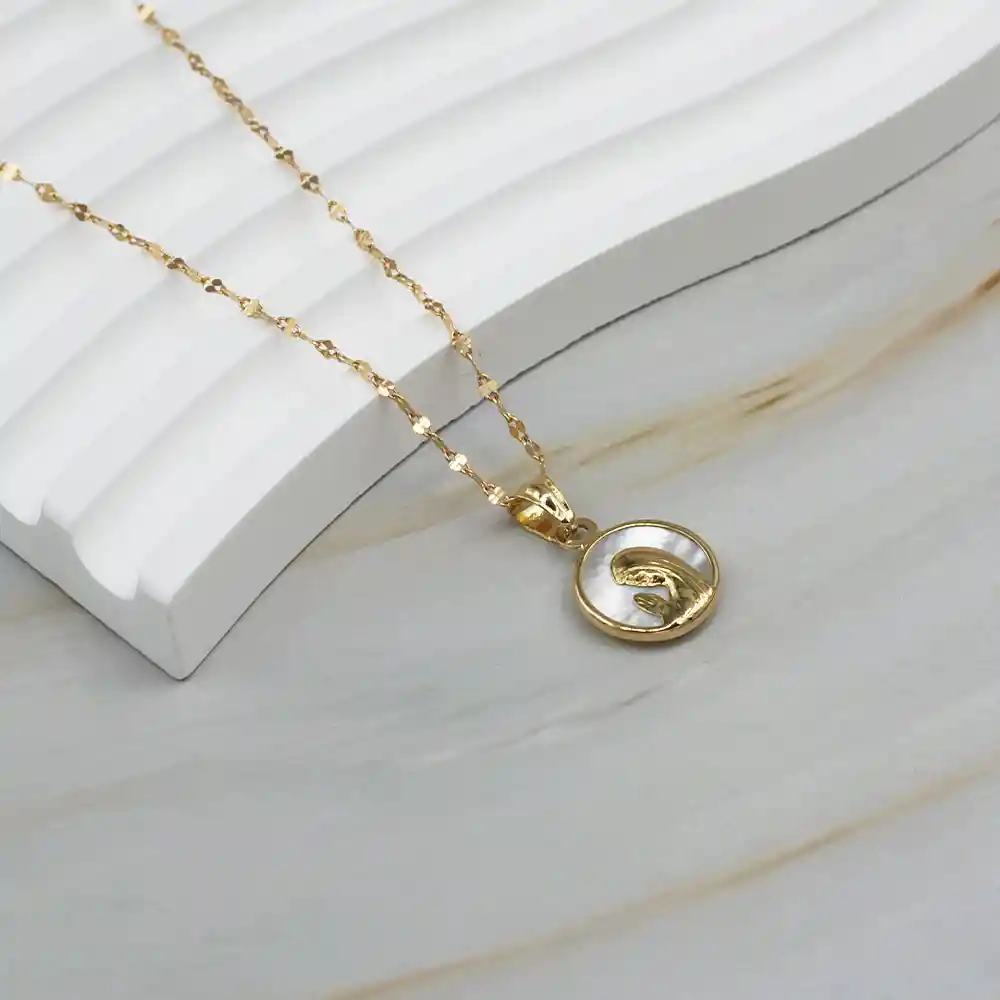 Conjunto Virgen Niña 12mm Oro 18k Nácar