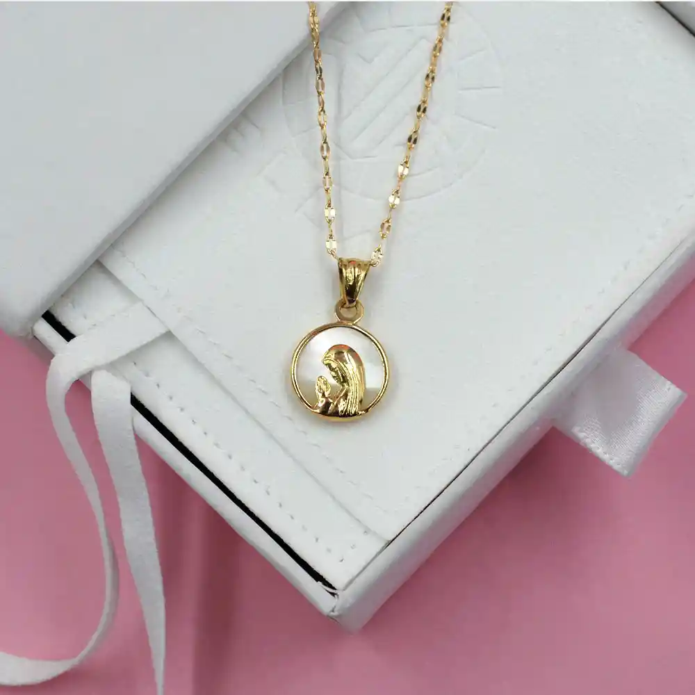 Conjunto Virgen Niña 12mm Oro 18k Nácar