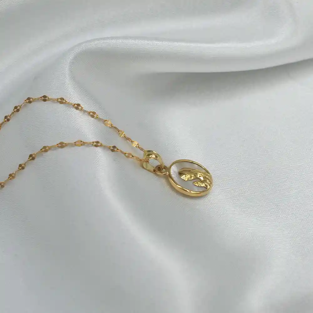 Conjunto Virgen Niña 12mm Oro 18k Nácar