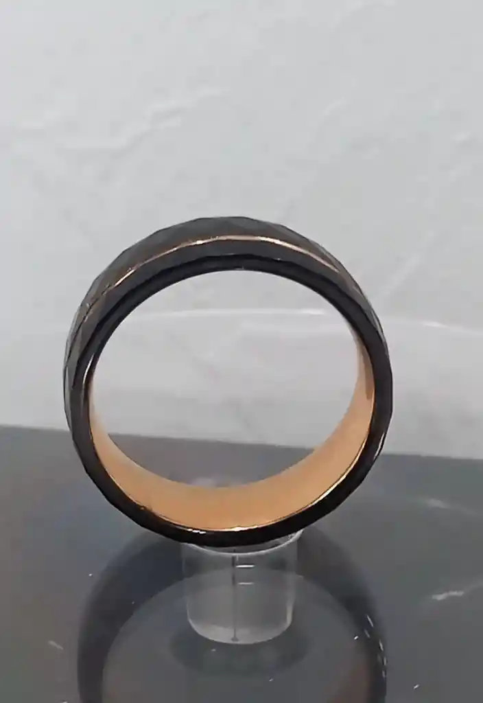 Anillo Negro Facetado