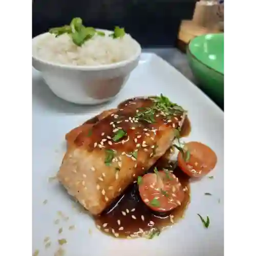 Salmón Nikkei
