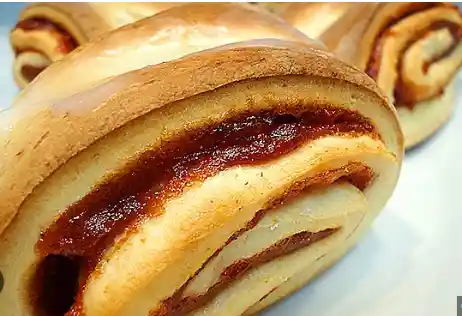 Pan De Masa Dulce Relleno De Guayaba