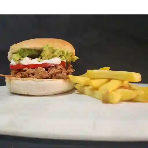 Mechada con papas fritas