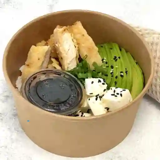 Gohan De Pollo Apanado En Pan Japonés Y Palta, Gourmet Individual