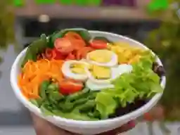 Ensalada Bolw De Huevo Duro Con Lechuga-zanahoria-zapallo Italiano-tomate-choclo-poroto Verde