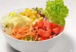 Ensalada Bolw De Pollo Con Lechuga-zanahoria-zapallo Italiano-tomate-choclo-poroto Verde