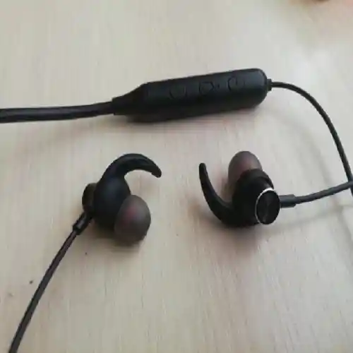 Audífonos Bluetooth Auriculares Inalambricos Recargables 7hrs Dd9 Con Microfono Manos Libres Para Hablar Magneticos Dd9 Semigancho (negros)