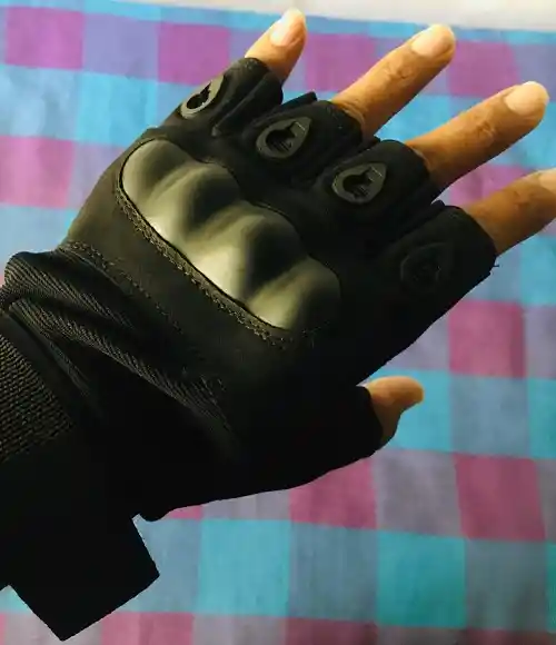 Guantes Tácticos Para Motocicleta O Bici Nudillos Extra Duros Reforzado Correa Sin Dedos Color Negro Talla S