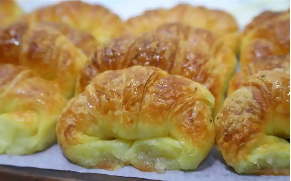 Media Luna Rellena Con Manjar Congelado Vicu Gourmet 6 Unid.