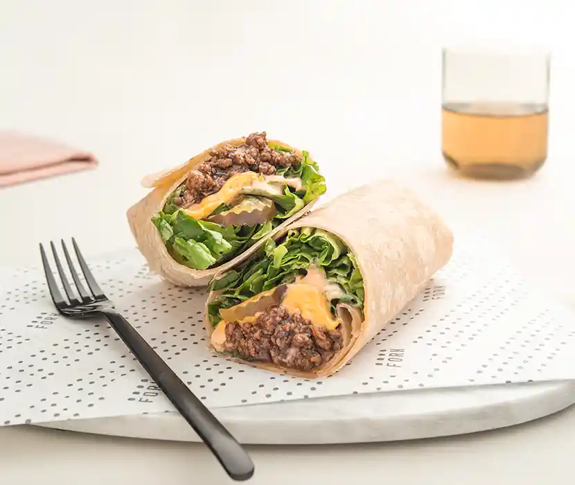 Big Wrap Con Carne, Cheddar Y Pepinillos