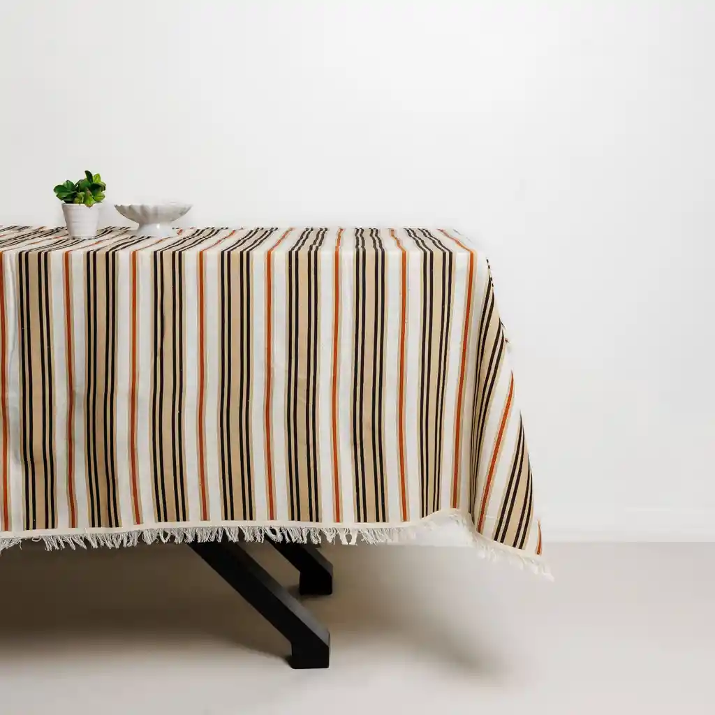 Mantel Mujer Líneas 180 X 350 Cm Beige