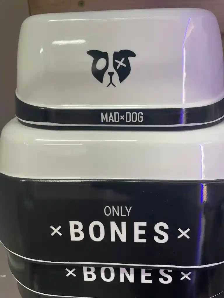 Plato De Melamina Color Negro Y Rosa Small