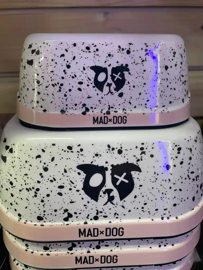 Plato De Melamina Color Negro Y Rosa Small