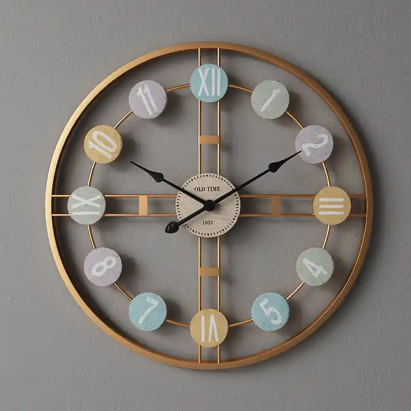 Reloj Mural Moderno Dorado Con Números Multicolor