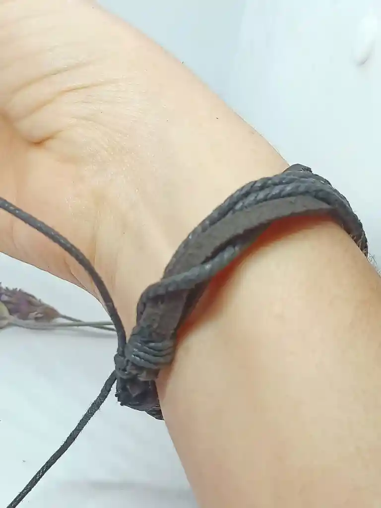 Pulsera De Cuero Y Cuerda Trenzada Negra Ajustable