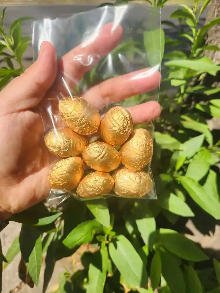 Huevitos De Pascua 100 G 55% Cacao Sin Azúcar 8 Unidades Marca Vitalyfoods
