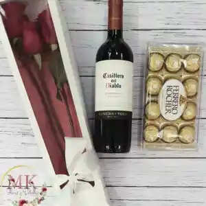 Caja 3 Rosas, Vino, Bombones Ferrero Rocher 150grs