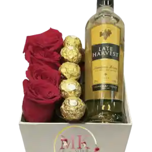 Box Cuadrado 4 Rosas, Bombones Y Vino Late Harvest