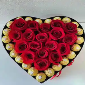 Box Corazón De 15 Rosas Y 12 Bombones Ferrero Rocher