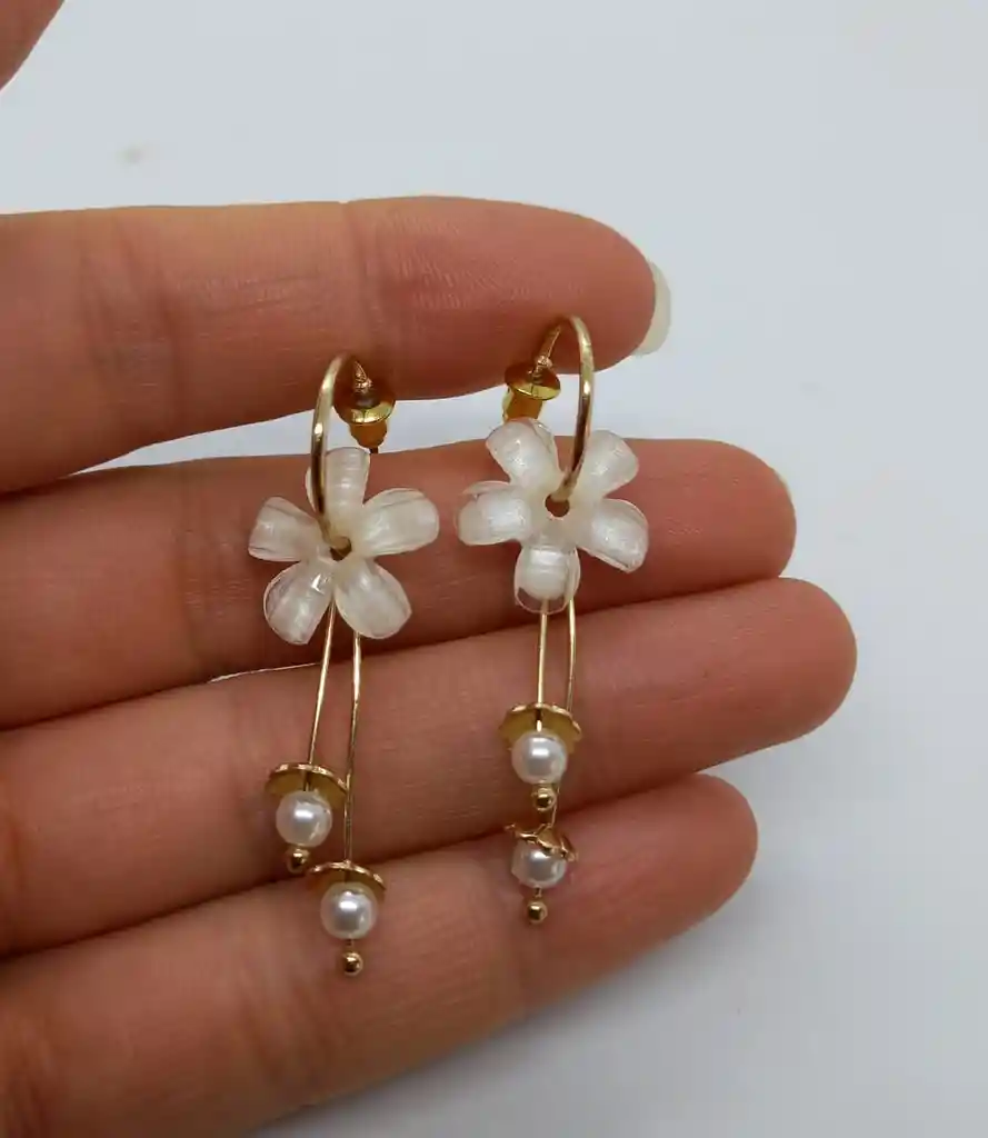 Aros Estilo Coreano Flor Blanca Cristal Dorado Mujeres Niñas