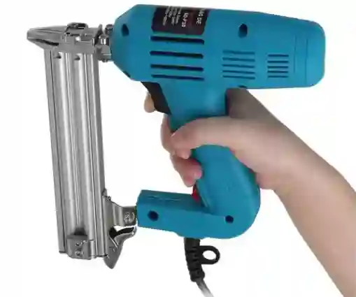 Clavadora Eléctrica 220v 10/30mm Mas Clavos 100pcs F30 1800w
