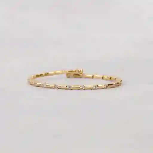 Pulsera Esclava Flexible Noa, Bañada En Oro 18 Kl Y Cristales Blancos