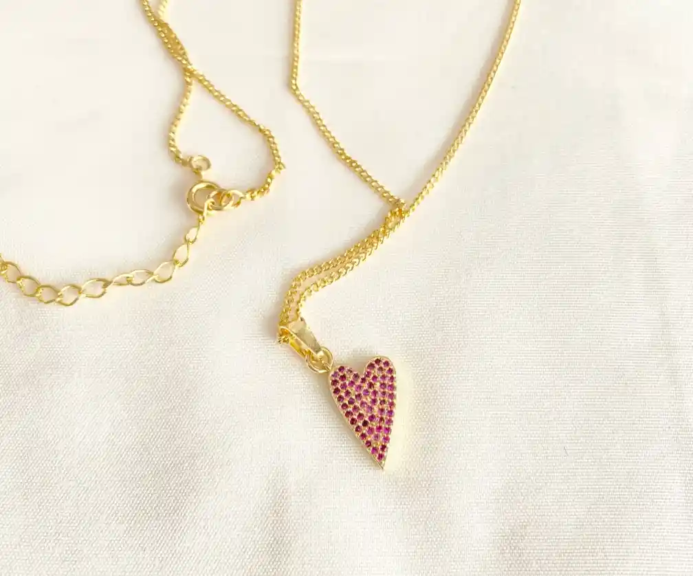 Collar Oro Corazón Magenta