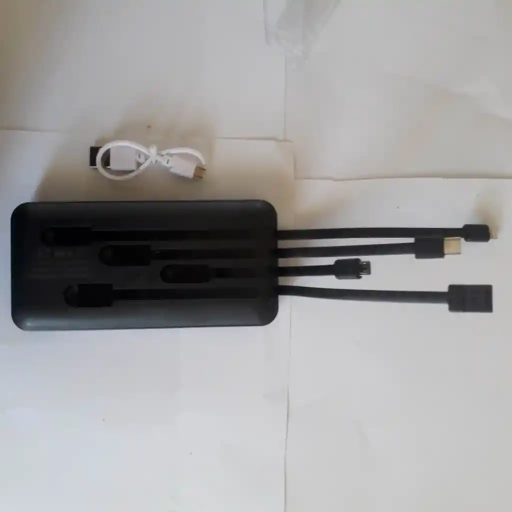 Powerbank Batería Externa Para Celulares 10000 Mah 4 Cables Incluídos Tipo C Y Más Cargador Portatil