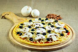 Pizza Keto De Masa De Harina De Almendra Champiñones Y Aceitunas Marca La Otra Pizza