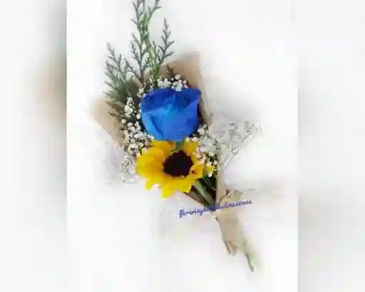 Ramo Novio Elaborado Con 1 Rosa Azul Y 1 Girasol